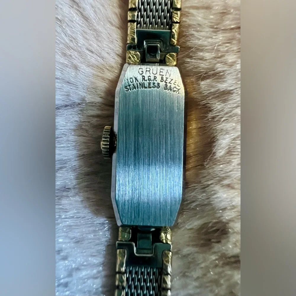 Vintage  10k Gold Women's Gruen 17 Jewels Watch - Picture 2 of 11